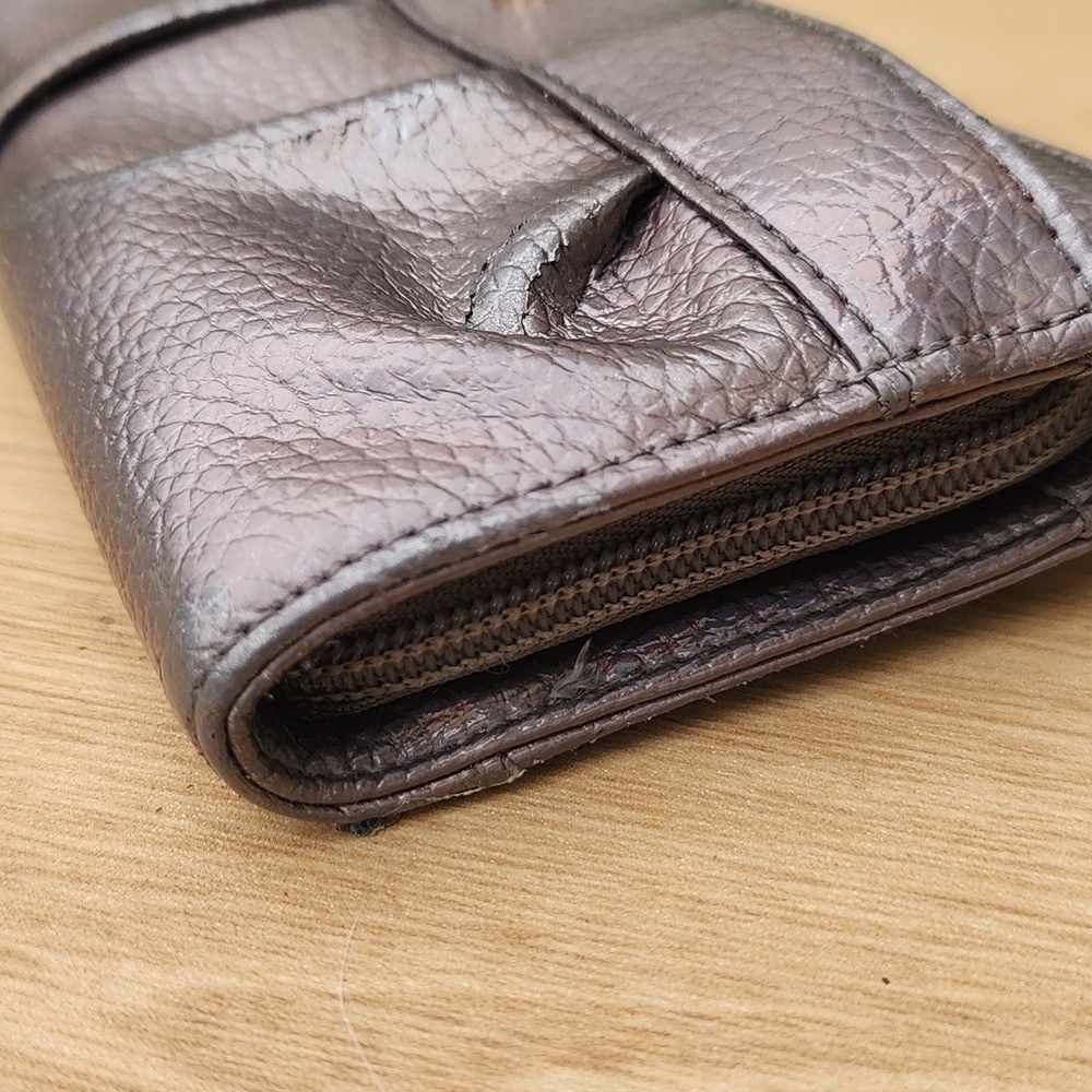 Juicy Couture Iridescent Convertible Purse Wallet - Picture 7 of 15
